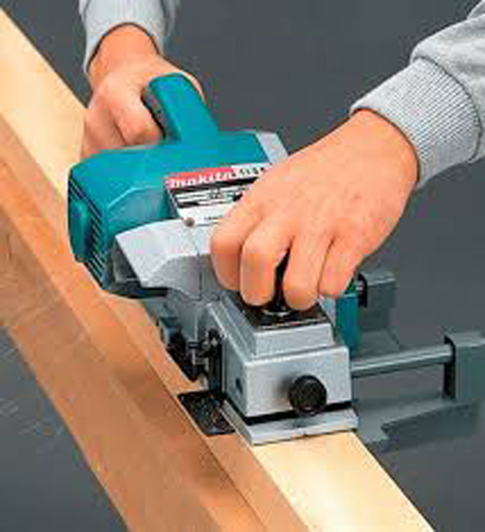 Πλάνη  MAKITA 1100 950W,82mm